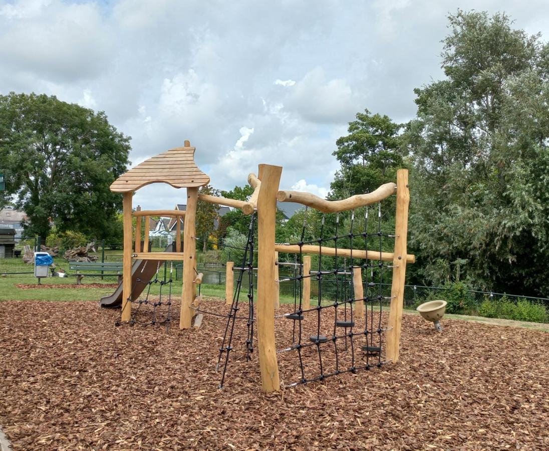 Huisje Finn, Met Grote Tuin En Veel Privacy Dirkshorn エクステリア 写真