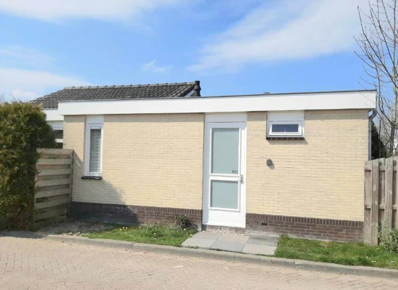 Huisje Finn, Met Grote Tuin En Veel Privacy Dirkshorn エクステリア 写真