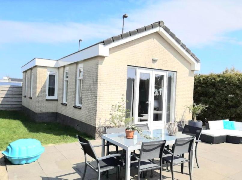 Huisje Finn, Met Grote Tuin En Veel Privacy Dirkshorn エクステリア 写真